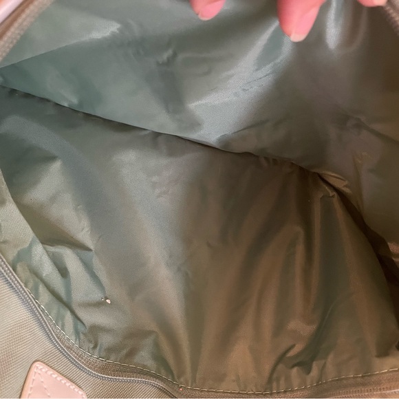 Y2K Nike Green and White Crossbody Square Duffel Bag for Versatile Use - Picture 7 of 13